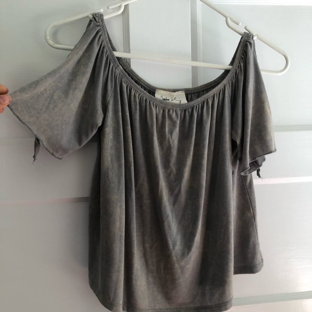 Off the shoulder crop